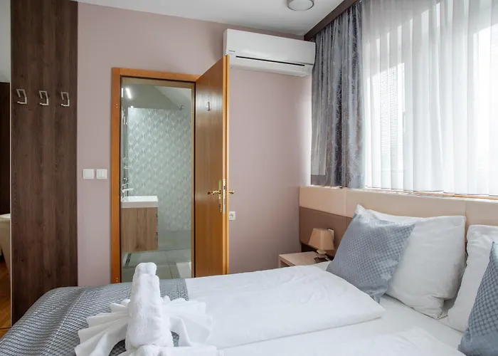 布莱德膳食公寓酒店 4*