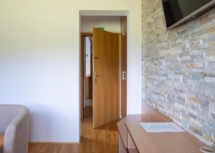 布莱德膳食公寓酒店 4* 布莱德