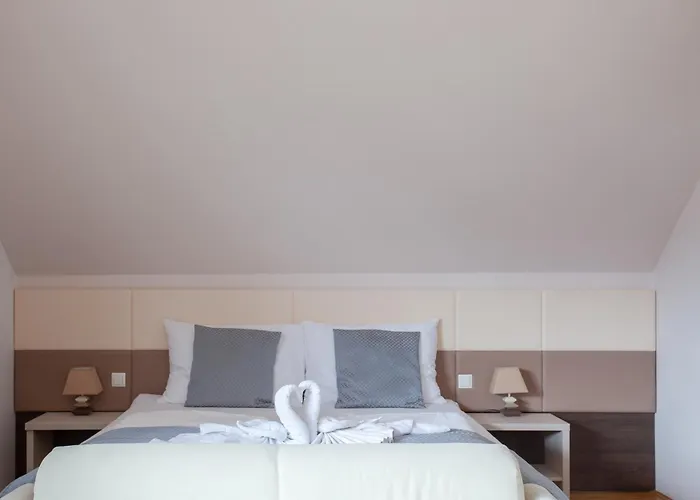 布莱德膳食公寓酒店 招待所 4*